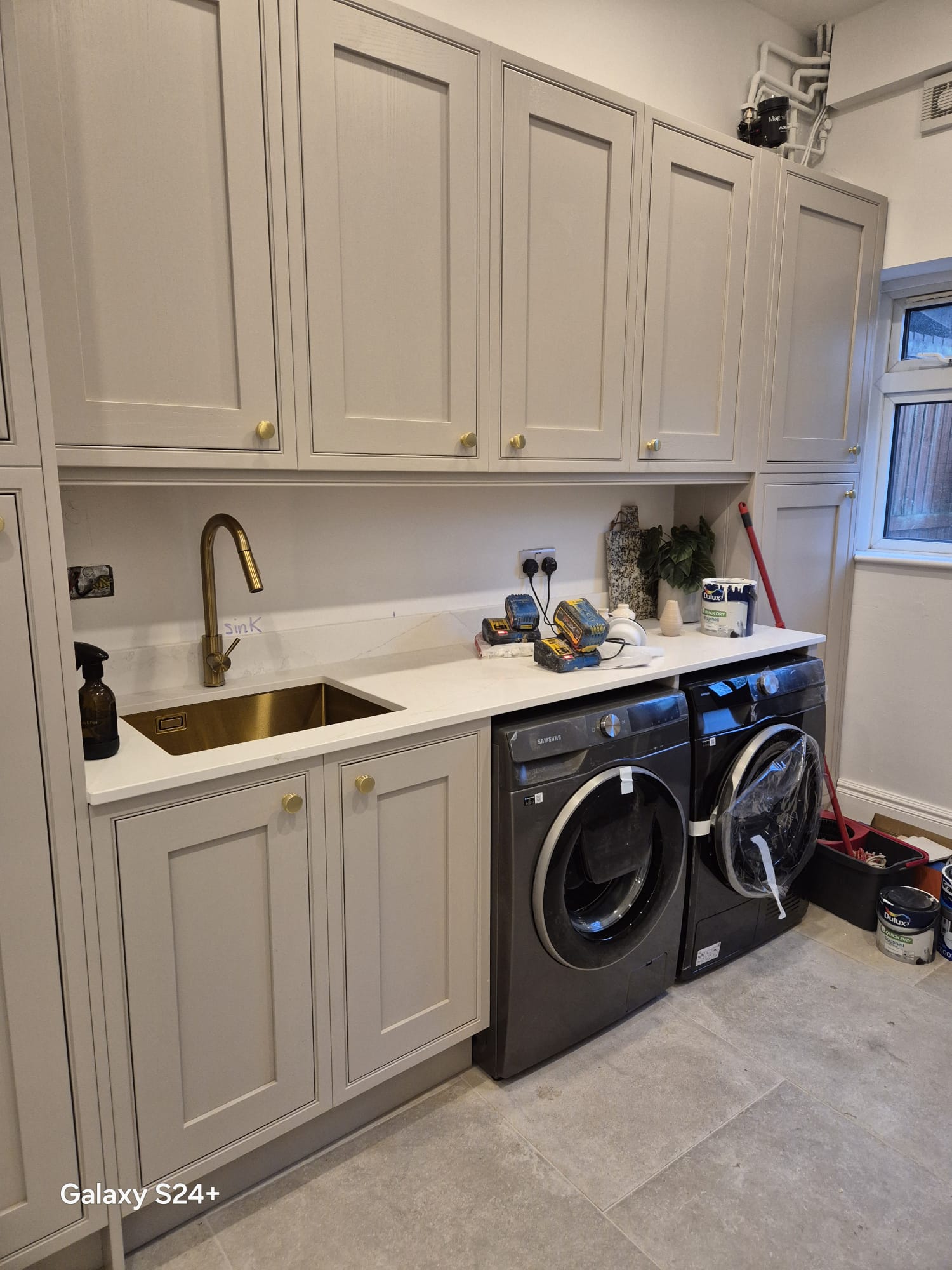 Kitchen finishing and detailing with island unit